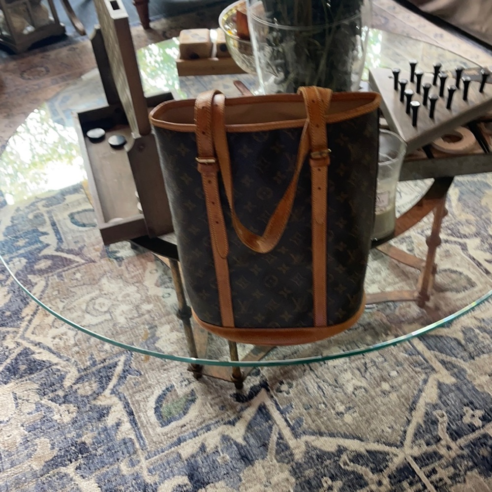 100% Authentic Louis Vuitton barrel bag